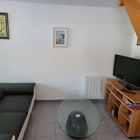Appartement Meuble Duplex T3. Baume-les-Dames Exterior photo