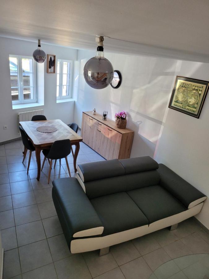 Appartement Meuble Duplex T3. Baume-les-Dames Exterior photo