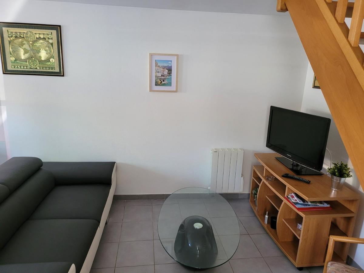 Appartement Meuble Duplex T3. Baume-les-Dames Exterior photo