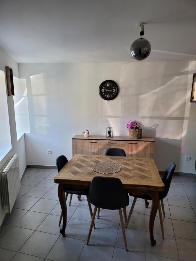 Appartement Meuble Duplex T3. Baume-les-Dames Exterior photo